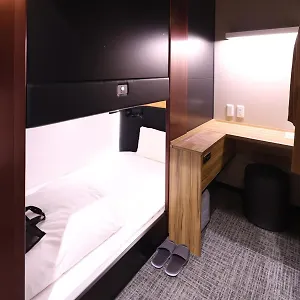 Capsule hotel Global Yokohama Chukagai